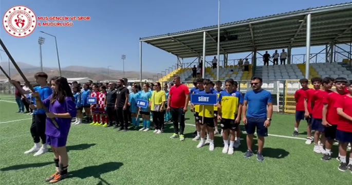 110 sporcu katılıyor! Yıldızlar Ligi, futbol yarı final müsabakaları Muş’ta başladı.