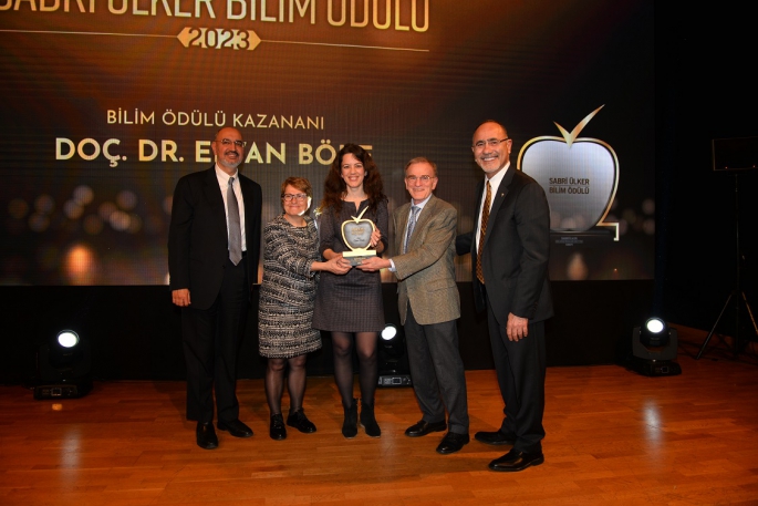 2023 Sabri Ülker Bilim Ödülü'nün sahibi Doç. Dr. Elvan Böke oldu