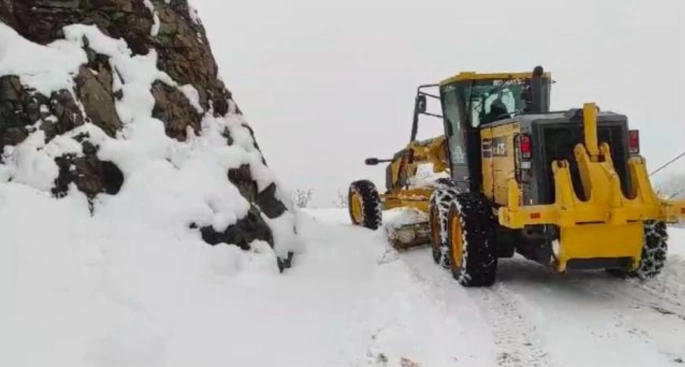 4 ilde yoğun kar: 128 yol ulaşıma kapalı