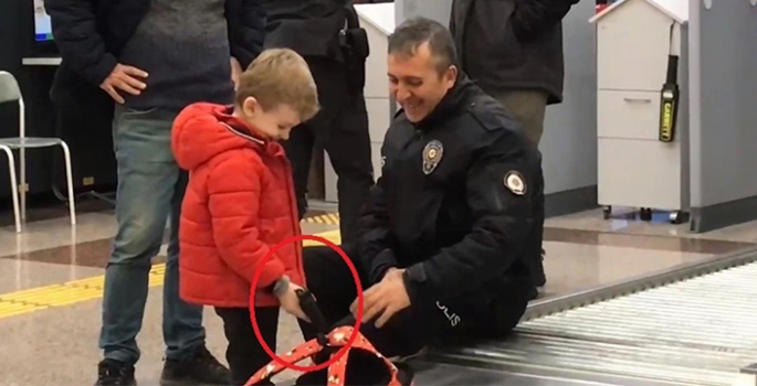 6 yaşındaki çocuğun çantası polisi alarma geçirdi! Gerçek sonradan anlaşıldı