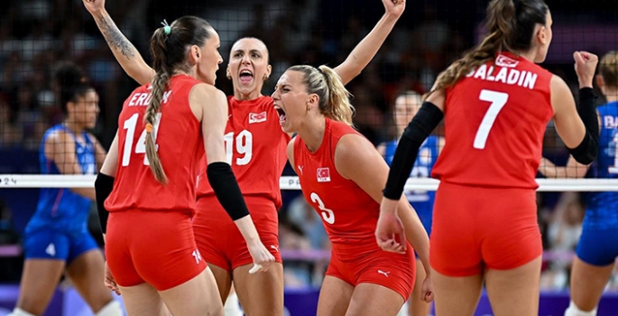 A Milli Kadın Voleybol Takımı, Paris 2024 Olimpiyat Oyunları'nın ilk maçında Hollanda'yı 3-2 yendi