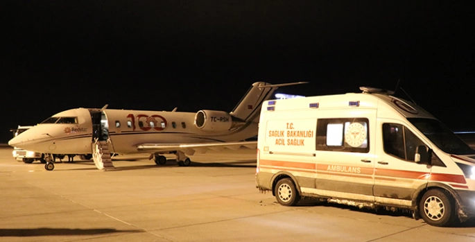 Ağrı'da ambulans uçak prematüre bebek için havalandı