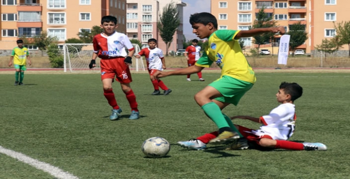 Ağrı’da kaybeden yok! Yarı final nefes kesti, gözler finalde