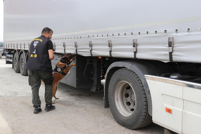 Ağrı'da tırın yakıt deposunda 537 kilo 250 gram sıvı uyuşturucu ele geçirildi