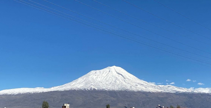 Ağrı Dağı karla kaplandı