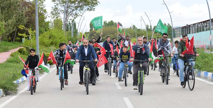 Akademisyen ve öğrenciler İsrail'in saldırılarını protesto etmek için pedal çevirdi