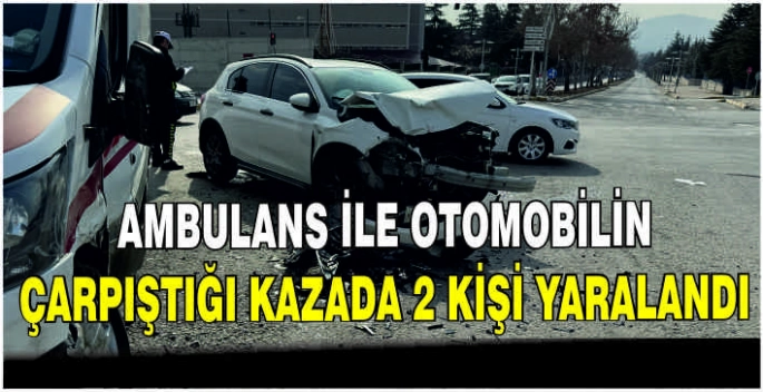 Ambulans ile otomobilin çarpıştığı kazada 2 kişi yaralandı