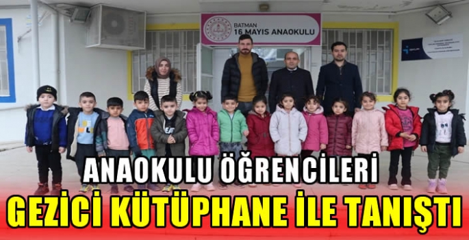 Anaokulu öğrencileri gezici kütüphane ile tanıştı