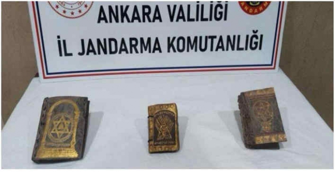 Ankara'da 13. yüzyıla ait İbranice 3 kitap ele geçirildi