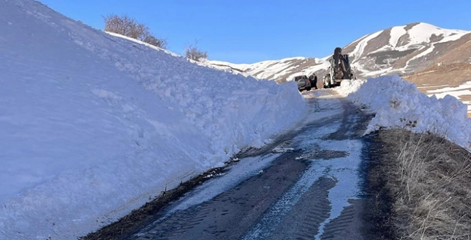 Ardahan'da çığ nedeniyle kapanan 2 köy yolu ulaşıma açıldı