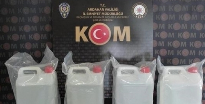 Ardahan'da kargo firmasında 20 litre etil alkol ele geçirildi