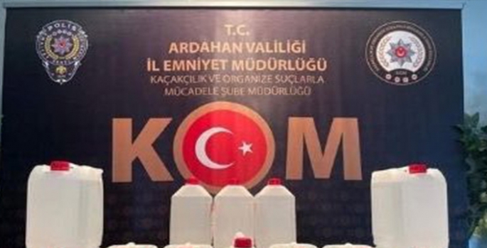 Ardahan'da kargo firmasında 60 litre etil alkol ele geçirildi