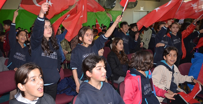 Askeri bando takımı Yüksekova'da konser verdi