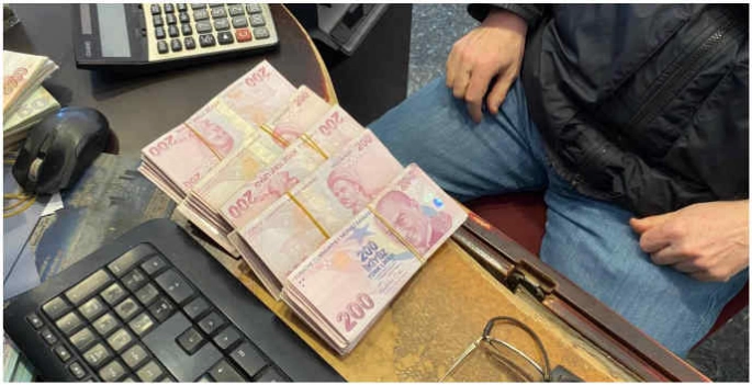 Bankadan yanlışlıkla verilen 100 bin lirayı iade etti