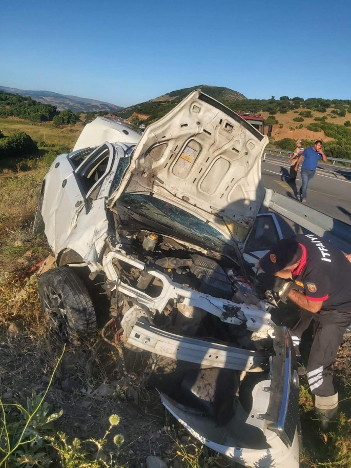 Bariyere çarpan otomobildeki 1 kişi öldü, 2 kişi yaralandı