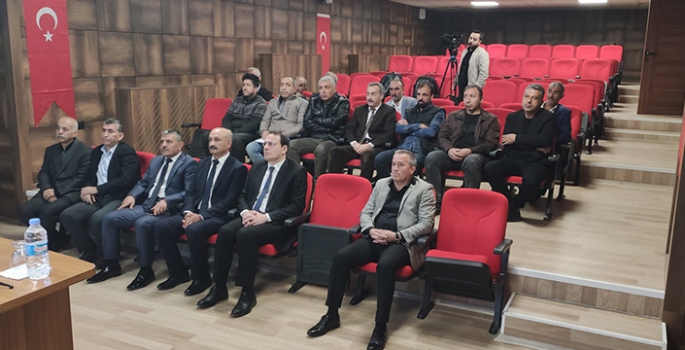 Baskil'de muhtar ve çiftçilere yönelik bilgilendirme toplantısı yapıldı