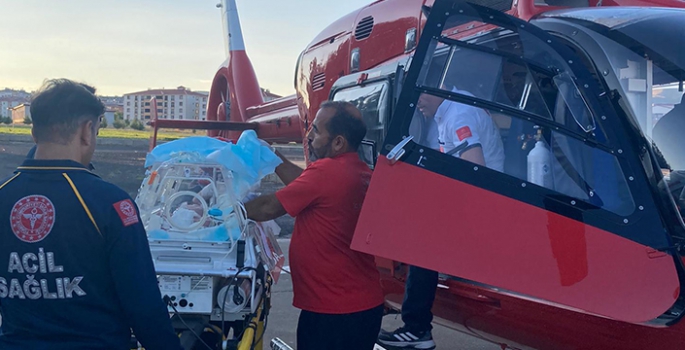 Bingöl'de ambulans helikopter bir günlük bebek için havalandı