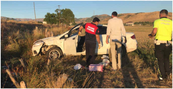 Bingöl'de devrilen otomobildeki 3 kişi yaralandı