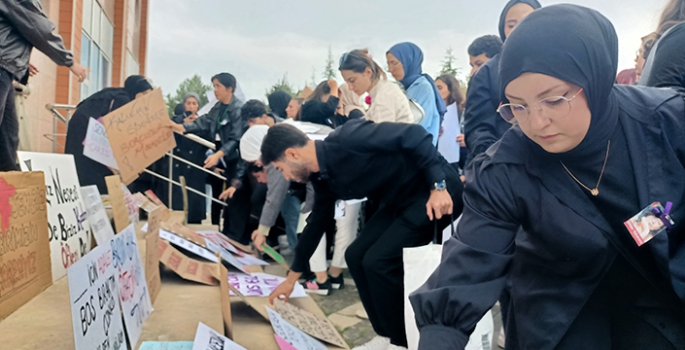 Bingöl'de üniversite öğrencileri kadına yönelik şiddeti protesto etti