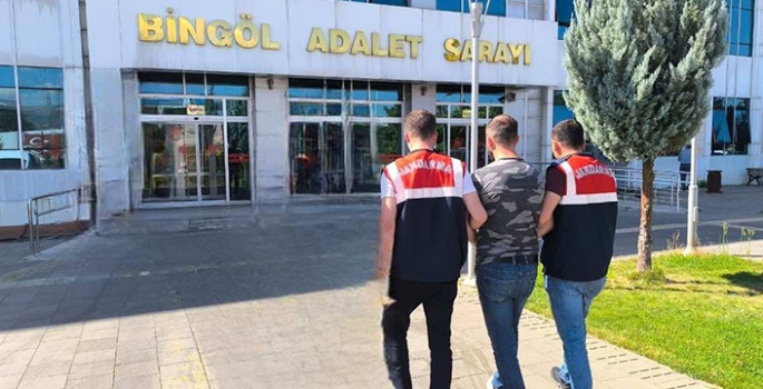 Bingöl'de yaralama ve uyuşturucu ticareti yapma suçlarından aranan 2 kişi yakalandı