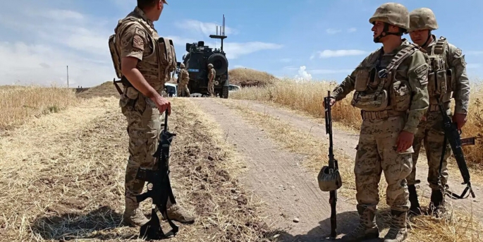 Bismil diken üstünde duruyor: Jandarma gözetiminde hasat yapıyorlar