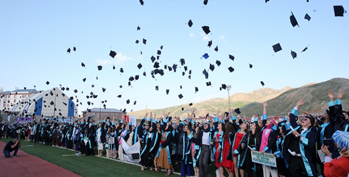 Bitlis Eren Üniversitesinde 2 bin 260 öğrenci mezun oldu