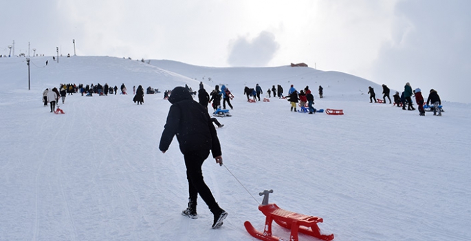 Bitlis'te kızaklı kayak şenliği