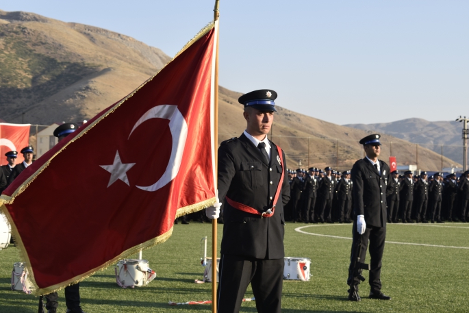 Bitlis'te 580 polis adayı mezun olmanın sevincini yaşadı