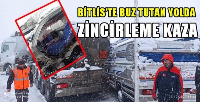 Bitlis’te buz tutan yolda zincirleme kaza