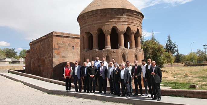 Bitlis'te gaziler Ahlat’taki tarihi mekanları gezdi