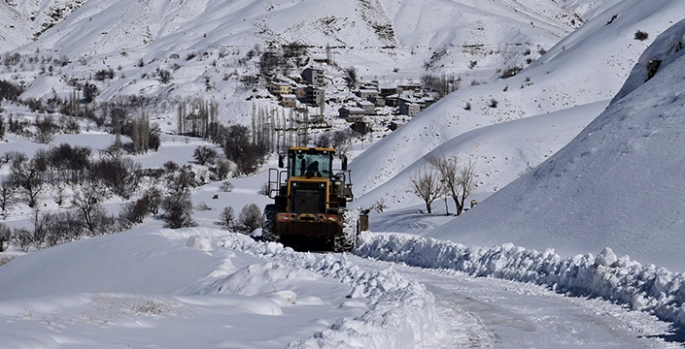 Bitlis'te kapalı 49 köy yolunun ulaşıma açılması için çalışmalar sürüyor