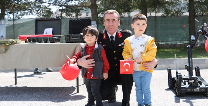 Bitlis'te öğrenciler jandarma birliklerinin misafiri oldu