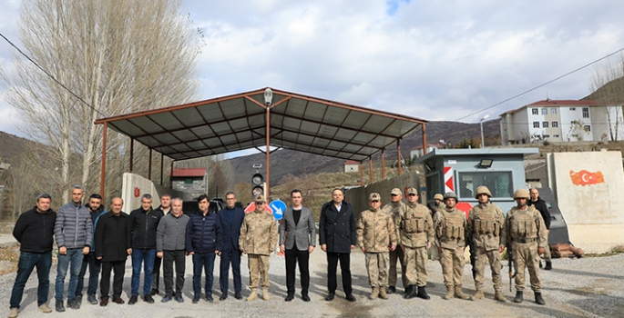 Bitlis Valisi Karakaya Mesirtepe Üs Bölgesi'ni ziyaret etti