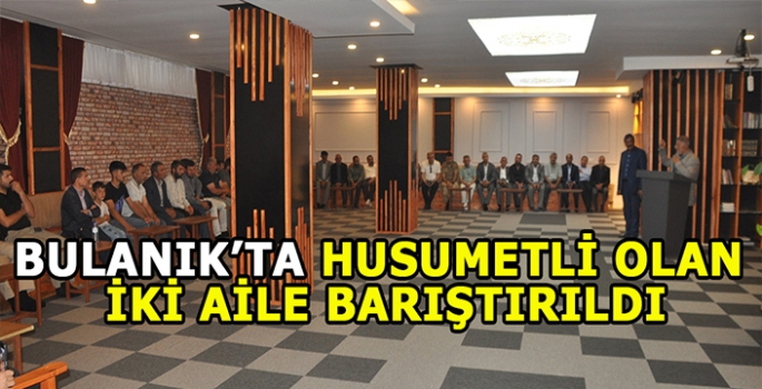 Bulanık’ta iki aile arasındaki husumet son buldu: Helalleşip el sıkıştılar