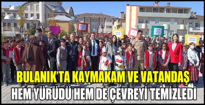 Bulanık’ta kaymakam ve vatandaş hem yürüdü hem de çevreyi temizledi 