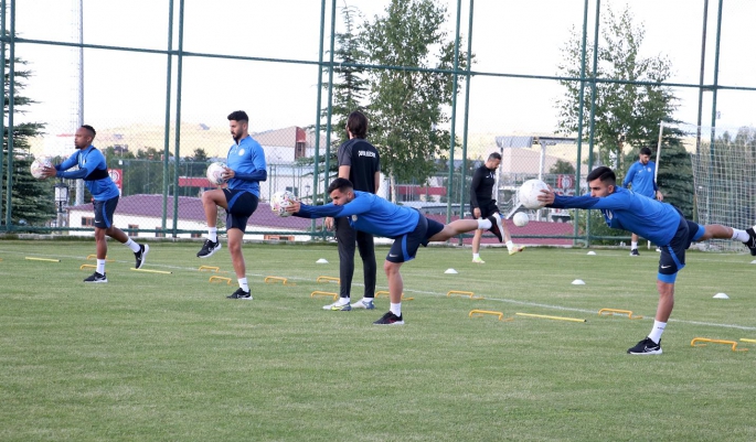 Çaykur Rizespor'un Erzurum kampı başladı