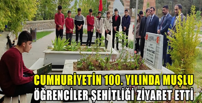 Cumhuriyetin 100. Yılında Muşlu öğrenciler şehitliği ziyaret etti