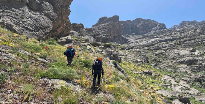 Dağcılar Sümbül Dağı zirve tırmanışına başladı