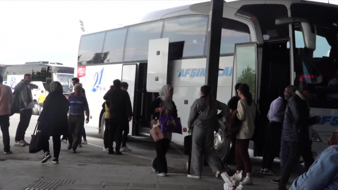 Depremler nedeniyle şehir dışına çıkan Kahramanmaraşlılar seçim için kente dönüyor