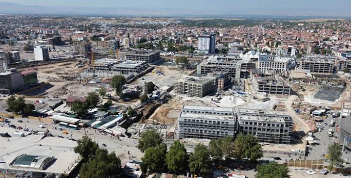 Depremlerden sonra yapımına başlanan Malatya çarşısının yapım süreci dronla görüntülendi