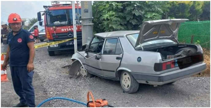 Direğe çarpan otomobilin sürücüsü öldü