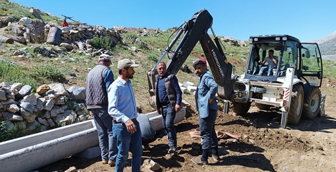 Doğanşehir'de yaylalara hayvanlar için sulaklar yerleştirildi