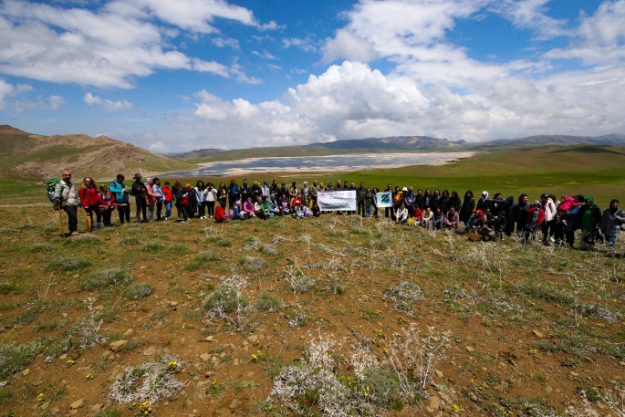 Doğaseverler 2 bin 500 rakımlı Keşiş Gölü'nün çevresini gezdi