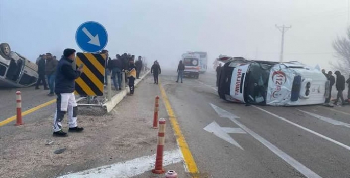 Elazığ'da 3 aracın karıştığı trafik kazasında 5 kişi yaralandı