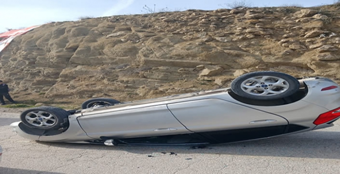 Elazığ'da devrilen otomobilin sürücüsü yaralandı