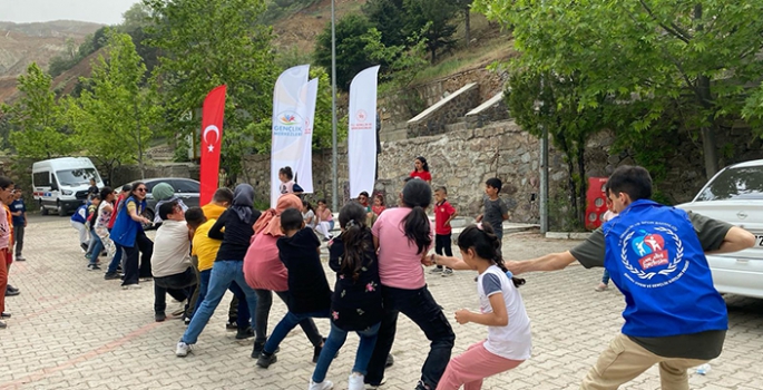 Elazığ'da gençlik merkezi gönüllüleri ortaokul öğrencileri için etkinlik düzenledi