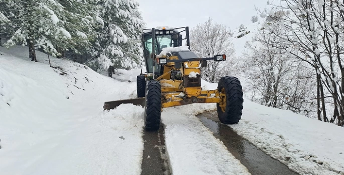 Elazığ'da kardan kapanan 291 köy yolu ulaşıma açıldı