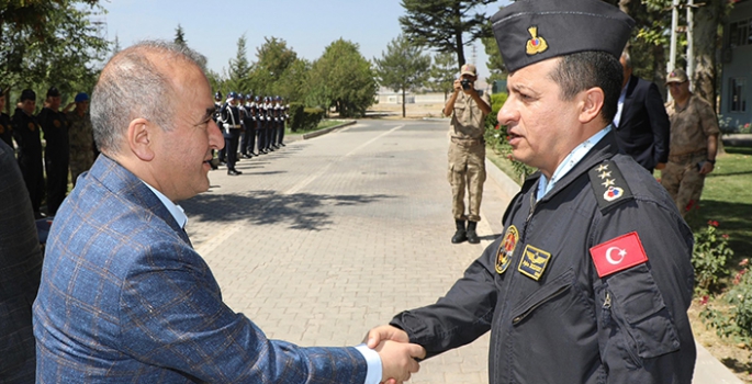 Elazığ Valisi Hatipoğlu, Jandarma İHA Grup Komutanlığı'nı ziyaret