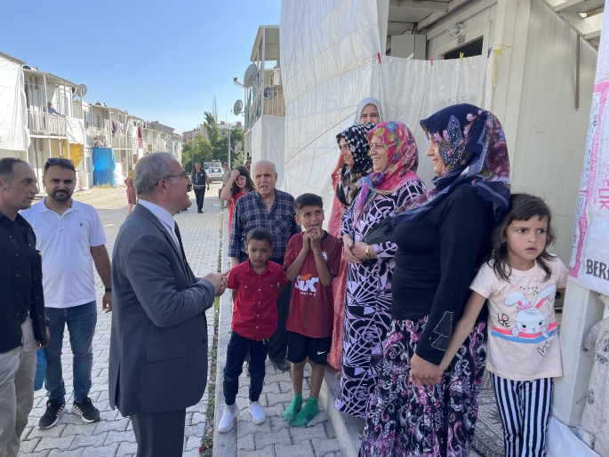 Elazığ Valisi Toraman, depremzedeler ve Ahıska Türkleri ile bayramlaştı