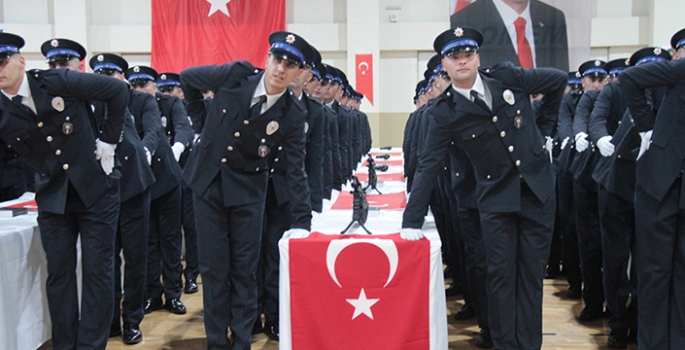 Erzincan'da eğitimini tamamlayan 428 polis adayı mezun oldu